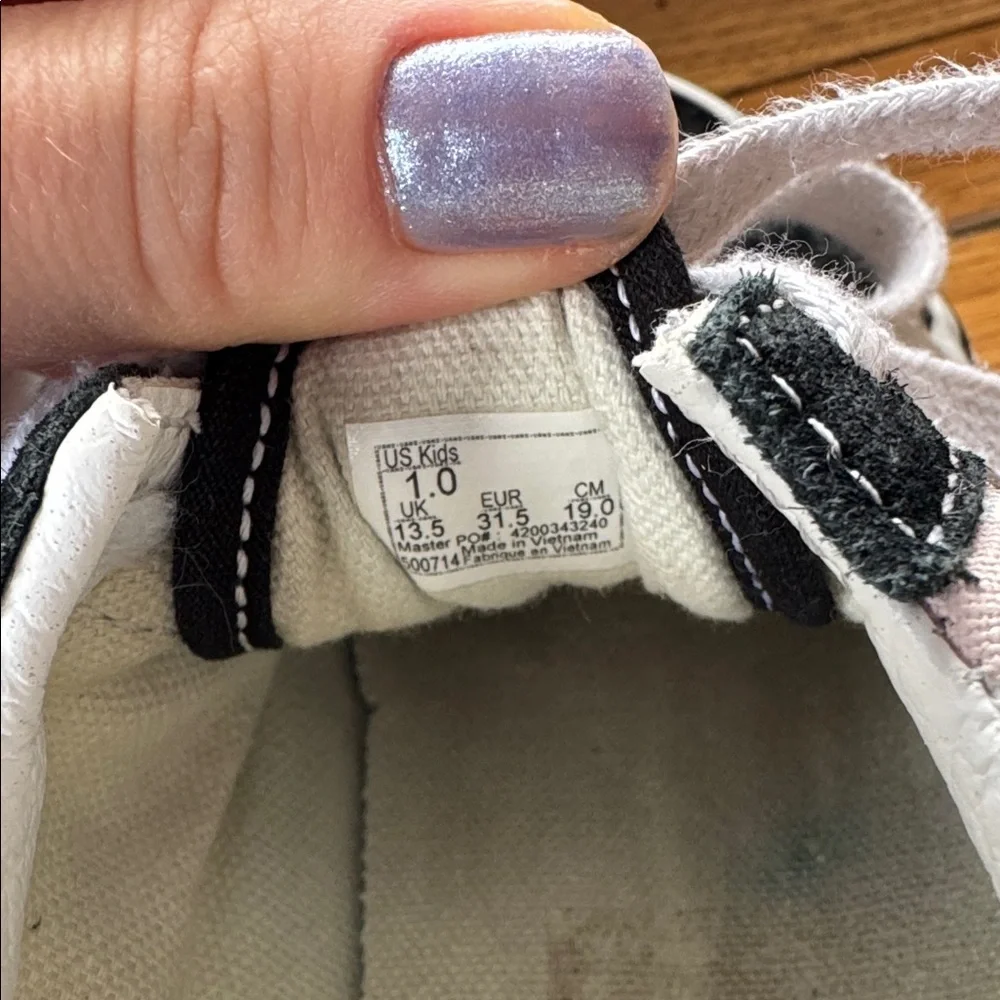 Vans Off the Wall Girls 🦋 Butterfly cute kid sneakers size 1 back to school